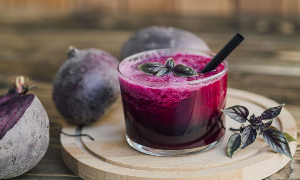 wooden-tray-with-glass-beetroot-juice